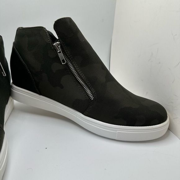 CUSHIONAIRE Women's Hart Hidden Wedge Sneaker 11 BLACK CAMO - Picture 6 of 7